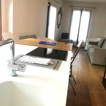 Modern With Terrace Apartment *