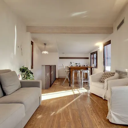 Modern With Terrace * 威尼斯